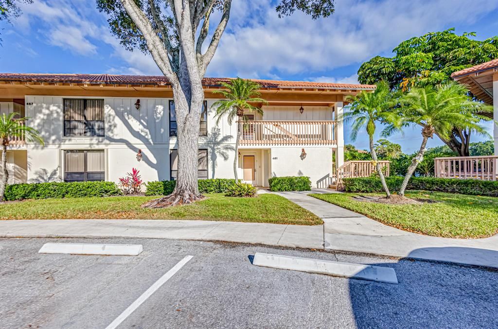 Photo of 465 Brackenwood Lane N, Palm Beach Gardens, FL 33418 (MLS # R10875351)