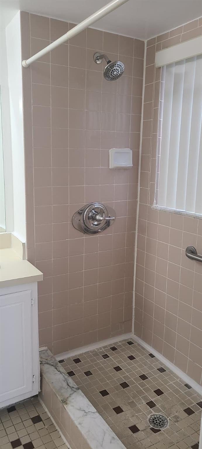 CORAL PLAZA CONDO - Residential Lease