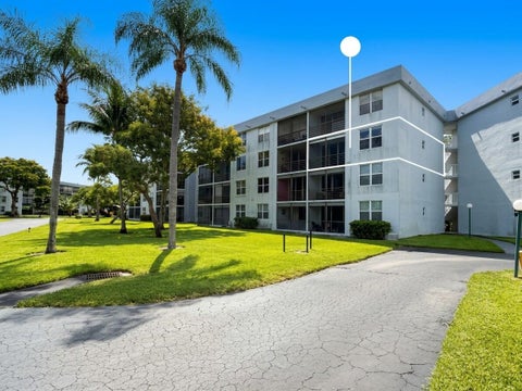 Tiny photo for 114 Royal Pk Drive #3A, Oakland Park, FL 33309 (MLS # B26083117)