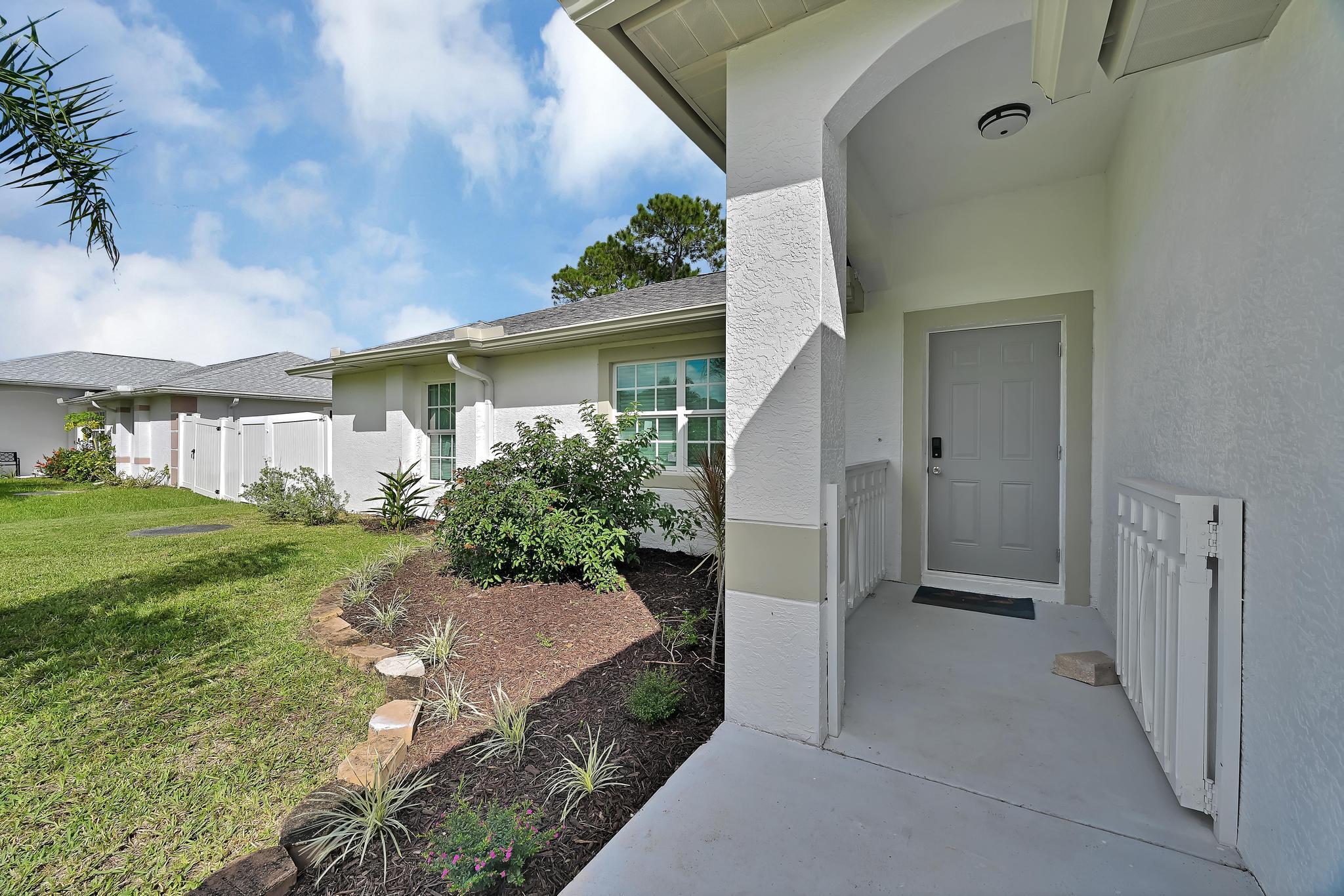 551 NW Grenada Street