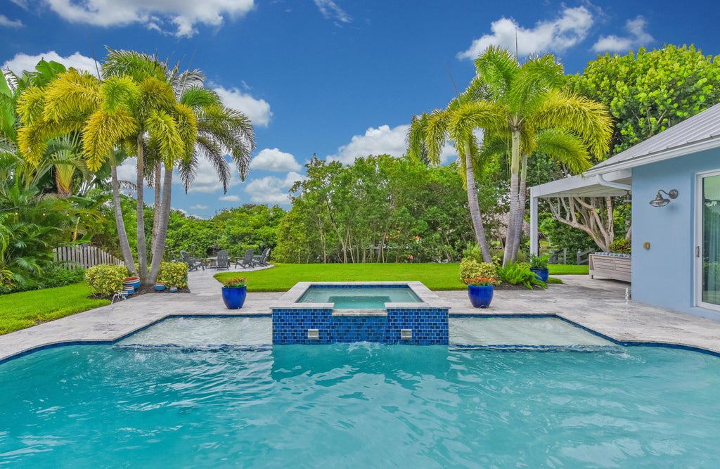 Photo of 730 CAMINO LAKES Circle, Boca Raton, FL 33486 (MLS # B26077920)