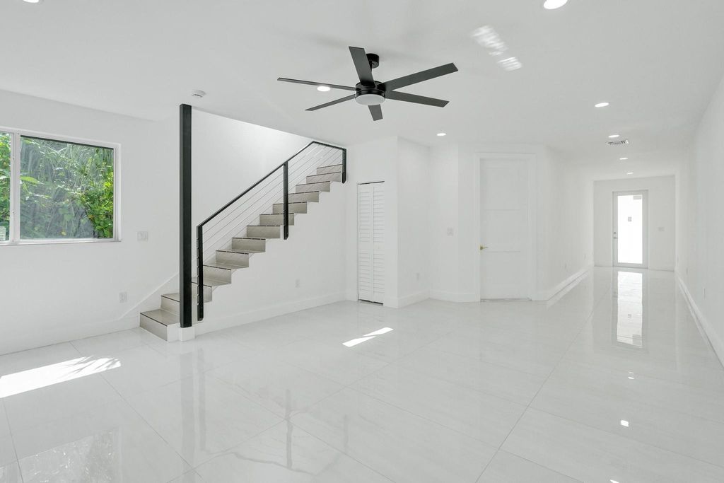 Photo of 1213 W Las Olas Boulevard, Fort Lauderdale, FL 33312 (MLS # B26027664)