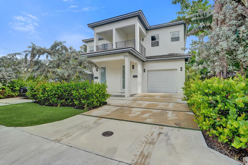 Photo of 1213 W Las Olas Boulevard, Fort Lauderdale, FL 33312 (MLS # B26027664)