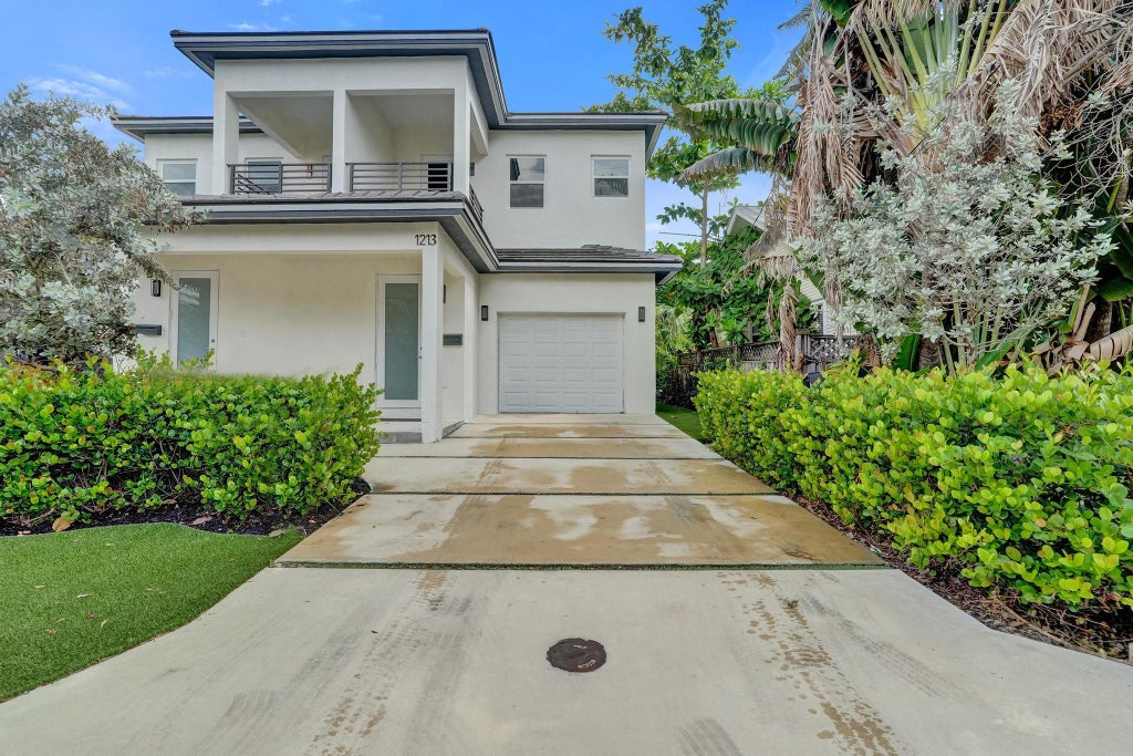 Photo of 1213 W Las Olas Boulevard, Fort Lauderdale, FL 33312 (MLS # B26027664)