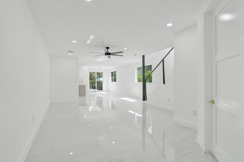 Photo of 1213 W Las Olas Boulevard, Fort Lauderdale, FL 33312 (MLS # B26027664)