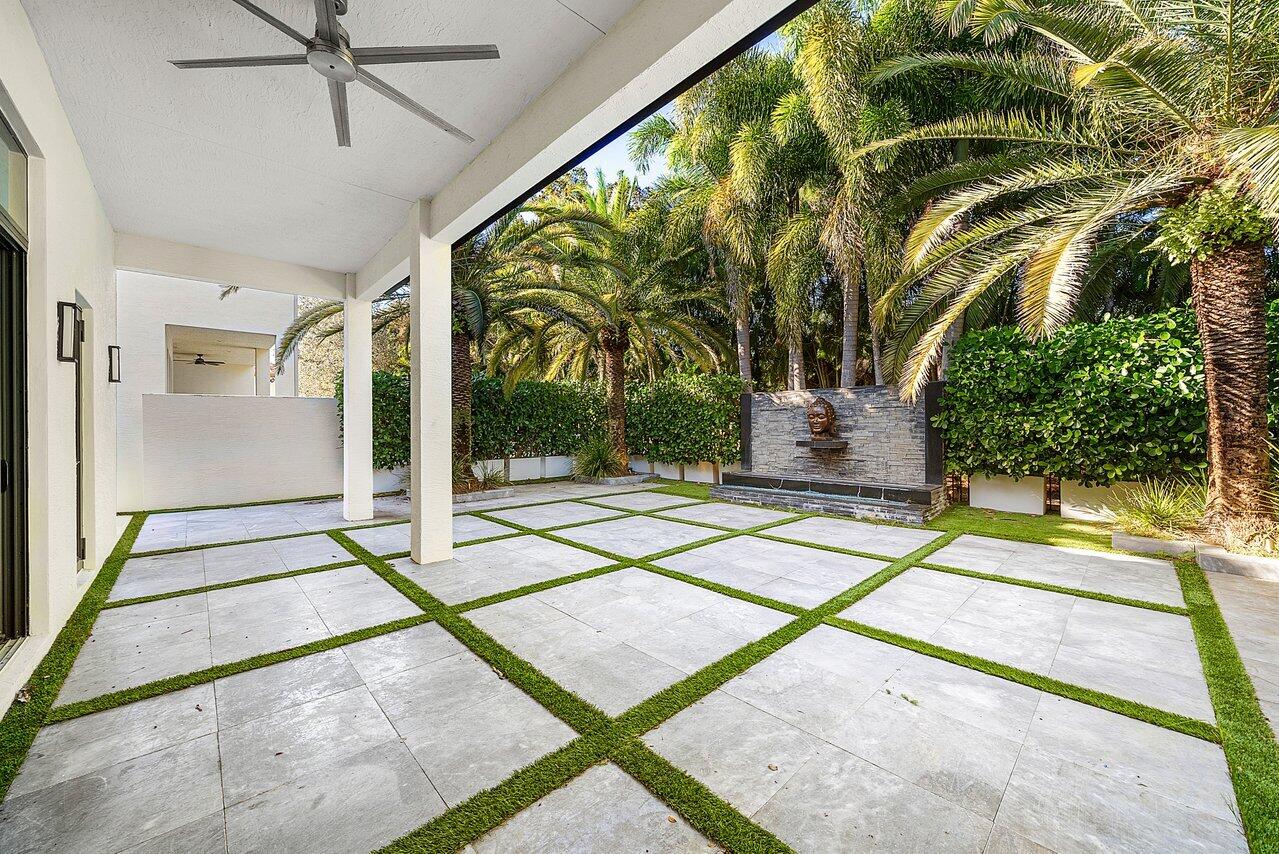 8221 Banpo Bridge Way