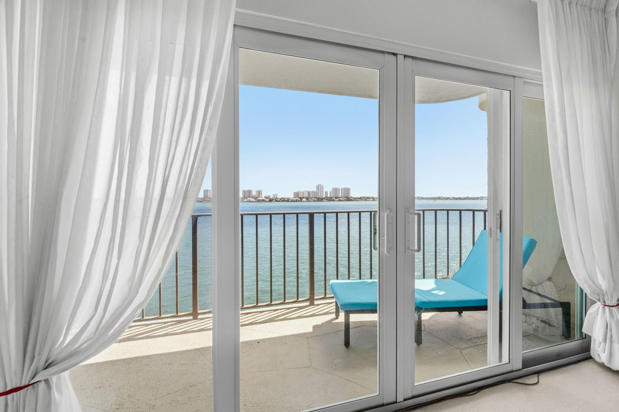 LAKE HARBOUR TOWERS EAST CONDO - Residential