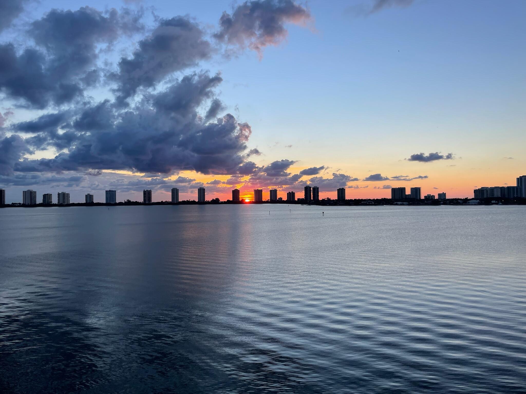 LAKE HARBOUR TOWERS EAST CONDO - Residential