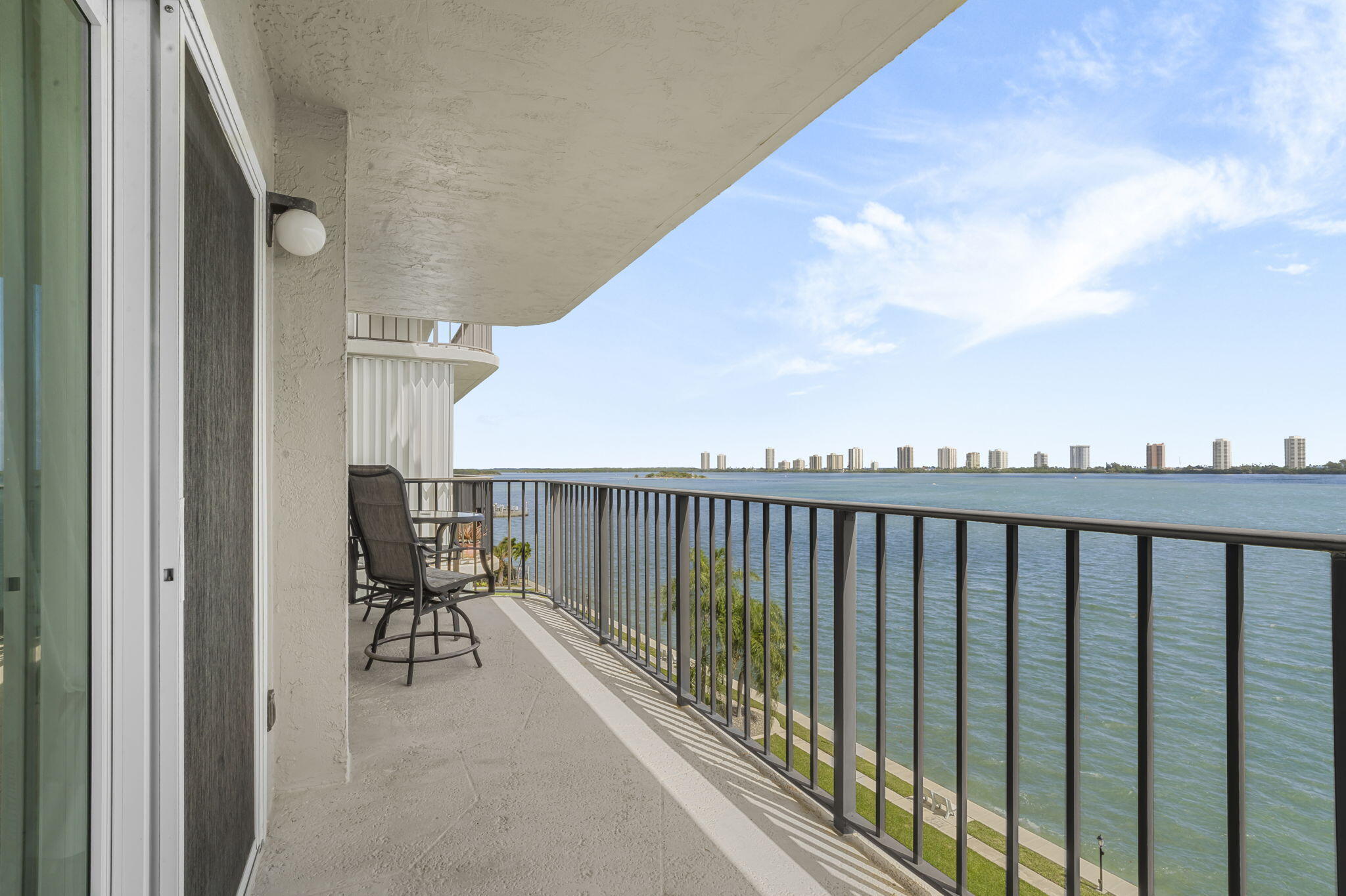 LAKE HARBOUR TOWERS EAST CONDO - Residential