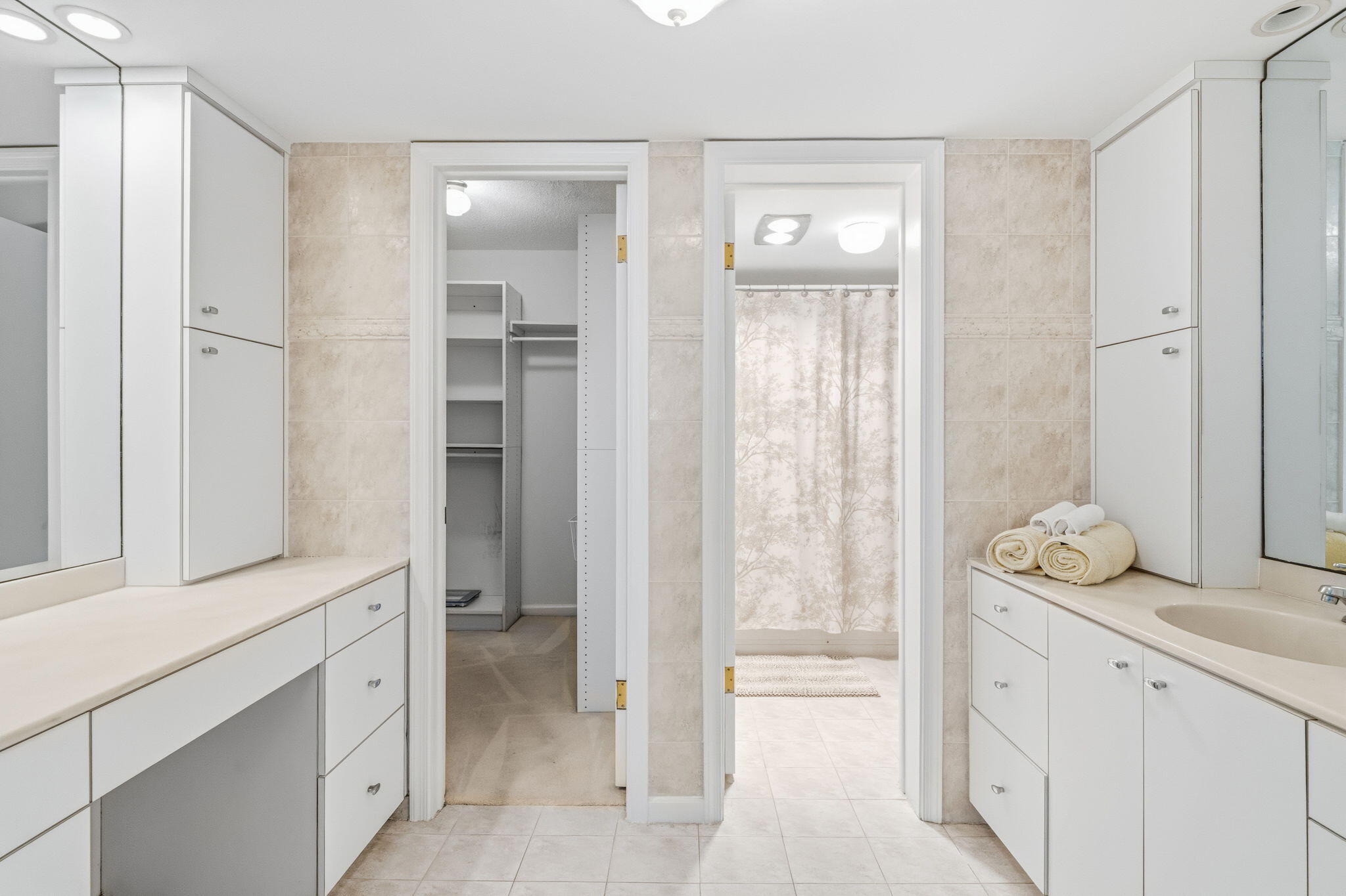 LAKE HARBOUR TOWERS EAST CONDO - Residential