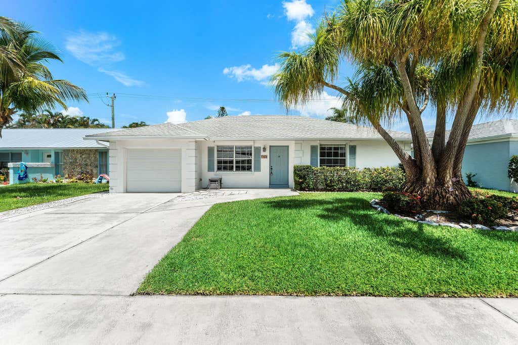 Photo of 149 Arrowhead Circle, Jupiter, FL 33458 (MLS # B26068639)