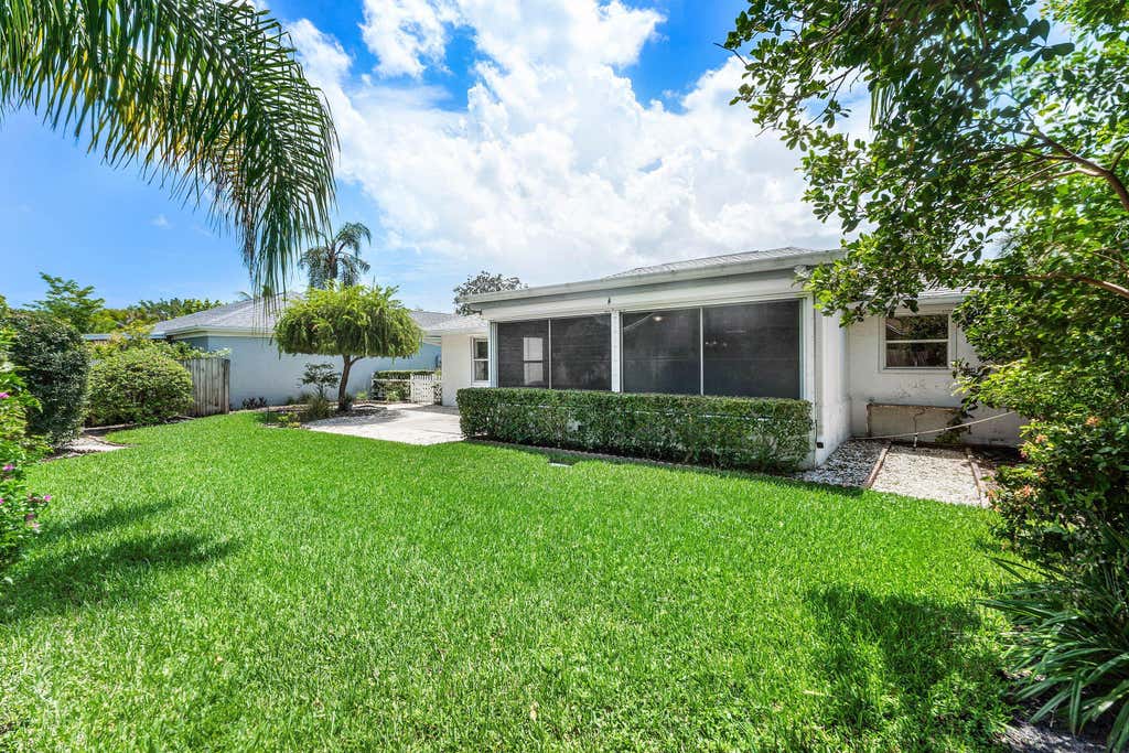 Photo of 149 Arrowhead Circle, Jupiter, FL 33458 (MLS # B26068639)
