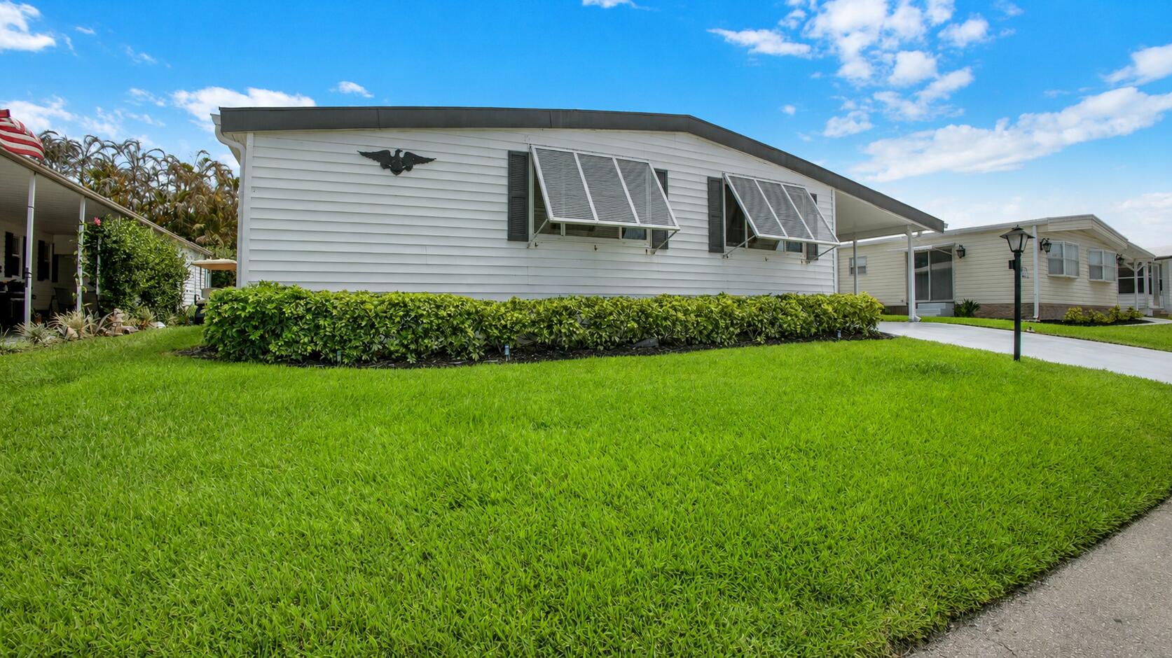 140 NE Pinelake Village Boulevard