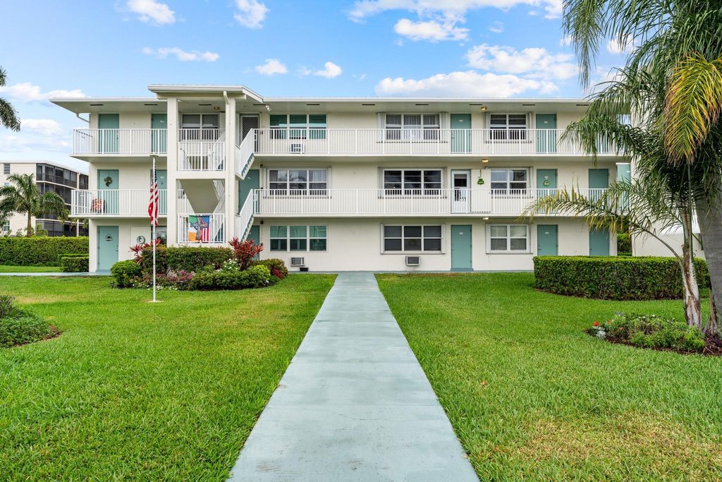 Photo of 170 E Horizons E #303, Boynton Beach, FL 33435 (MLS # B26003302)