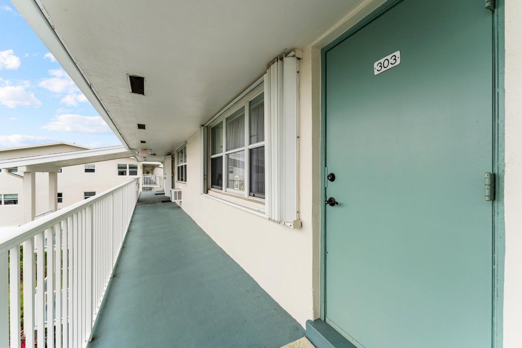 Photo of 170 E Horizons E #303, Boynton Beach, FL 33435 (MLS # B26003302)