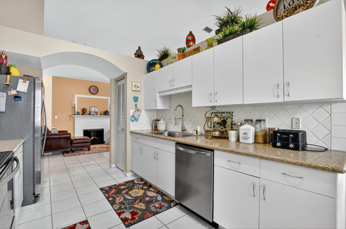 Villa San Remo Cond I and II filed 3-23-89 IN OR60 - Residential