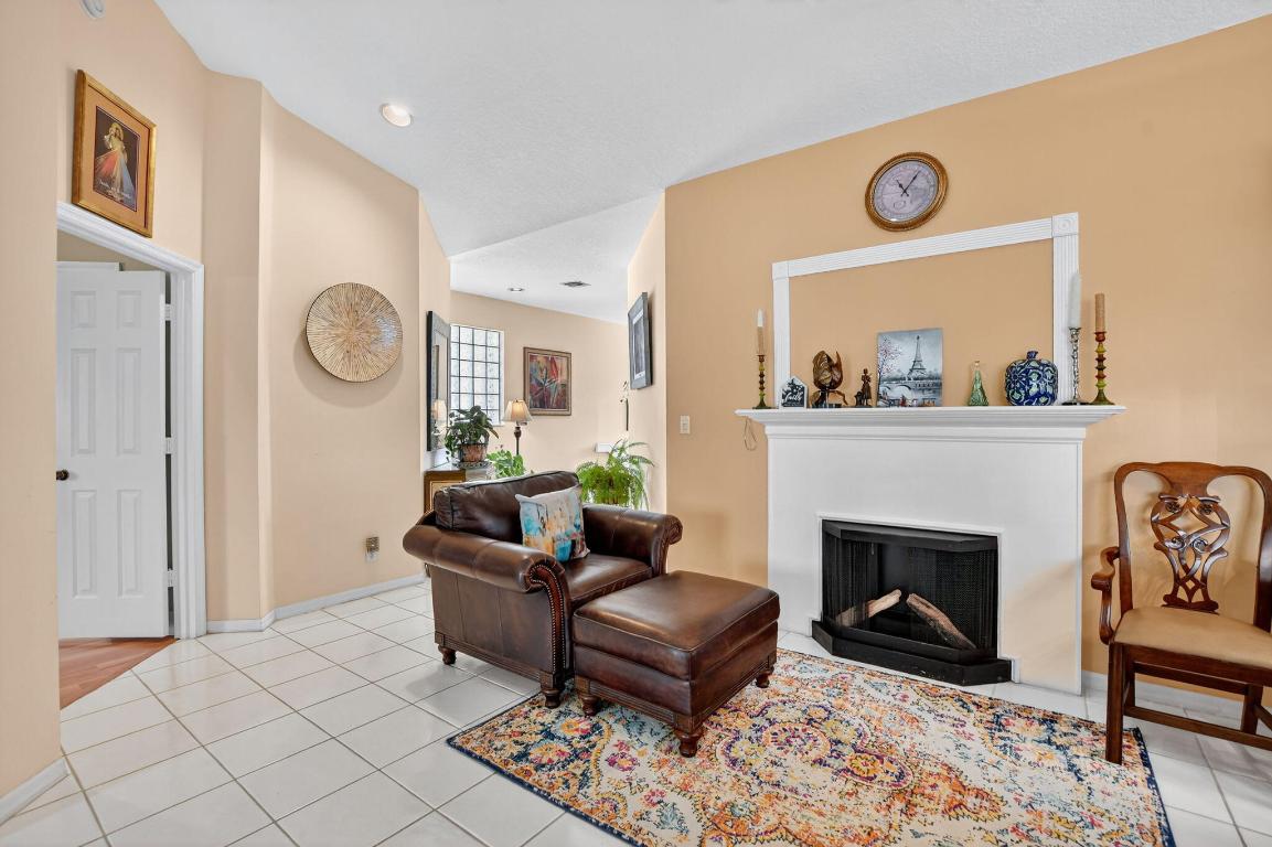 Villa San Remo Cond I and II filed 3-23-89 IN OR60 - Residential