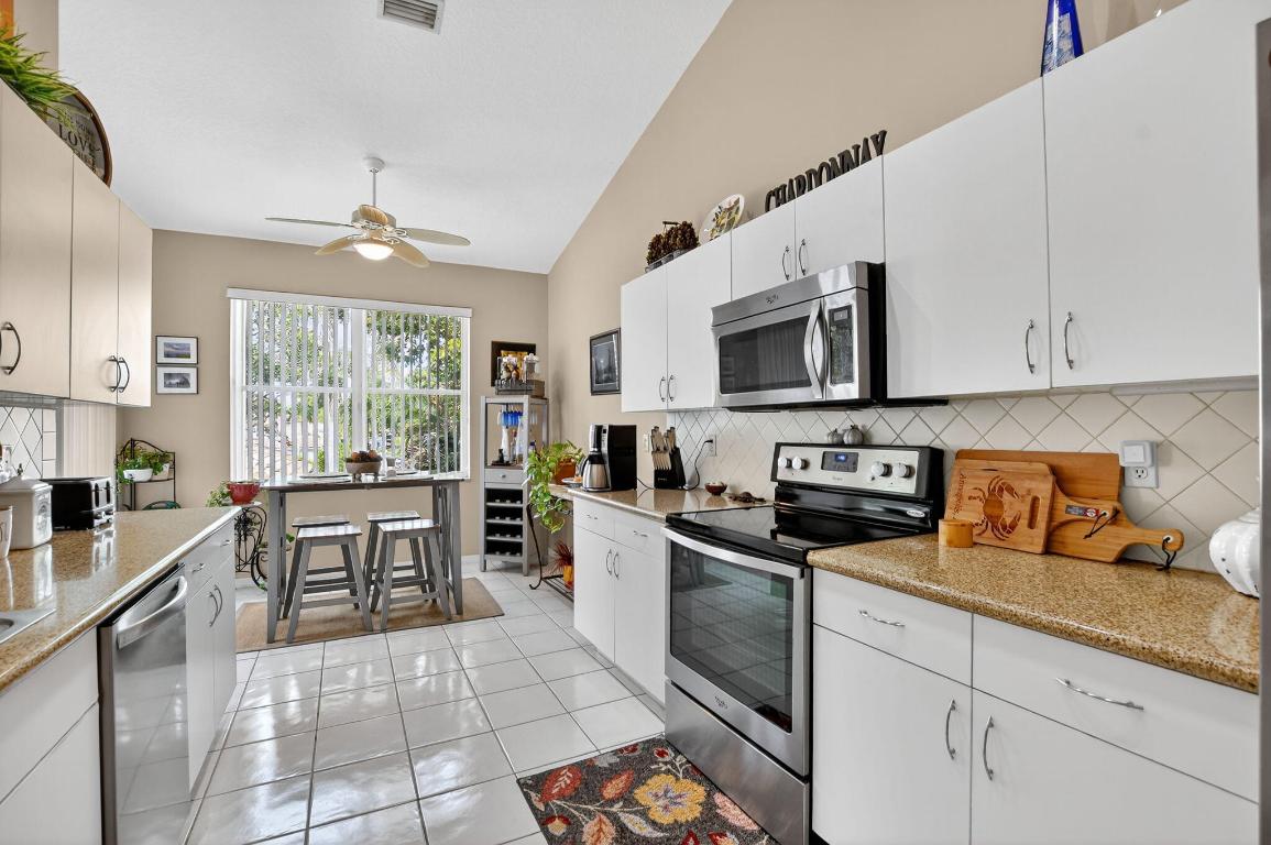 Villa San Remo Cond I and II filed 3-23-89 IN OR60 - Residential