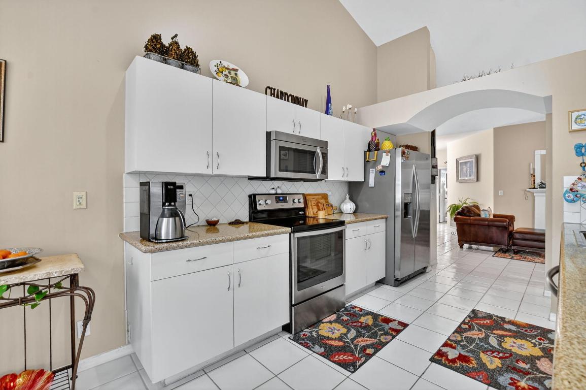 Villa San Remo Cond I and II filed 3-23-89 IN OR60 - Residential