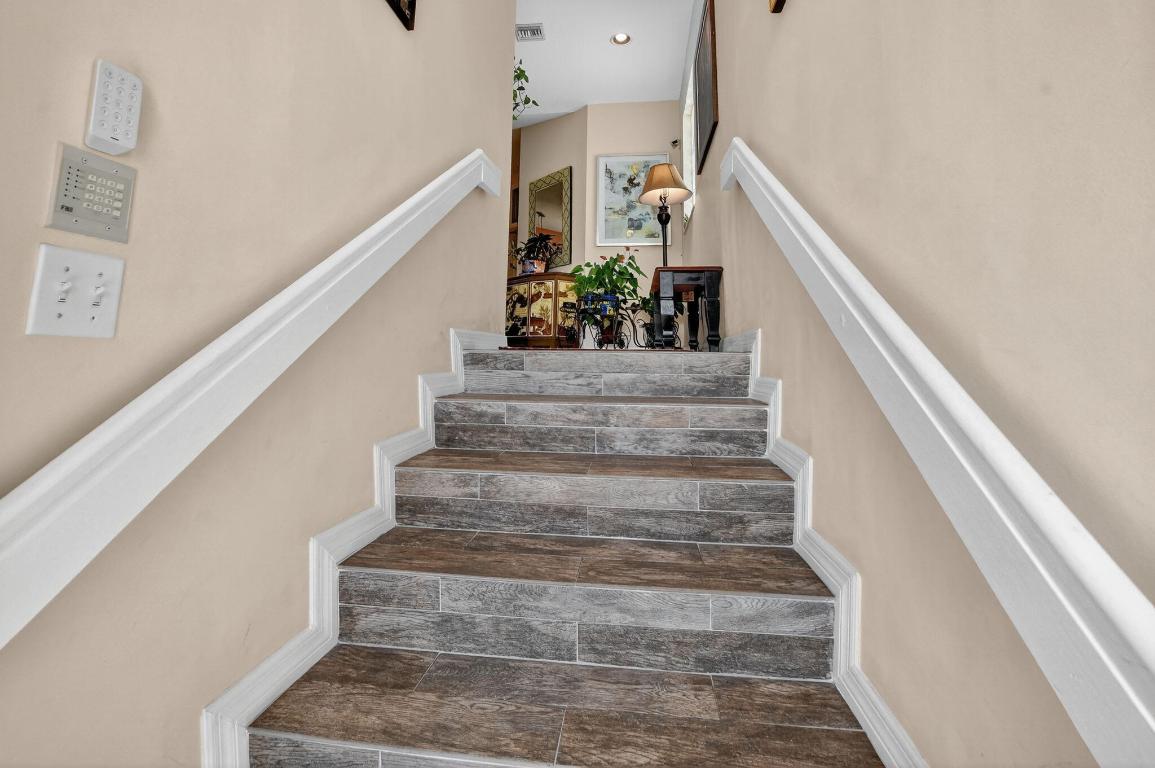 Villa San Remo Cond I and II filed 3-23-89 IN OR60 - Residential