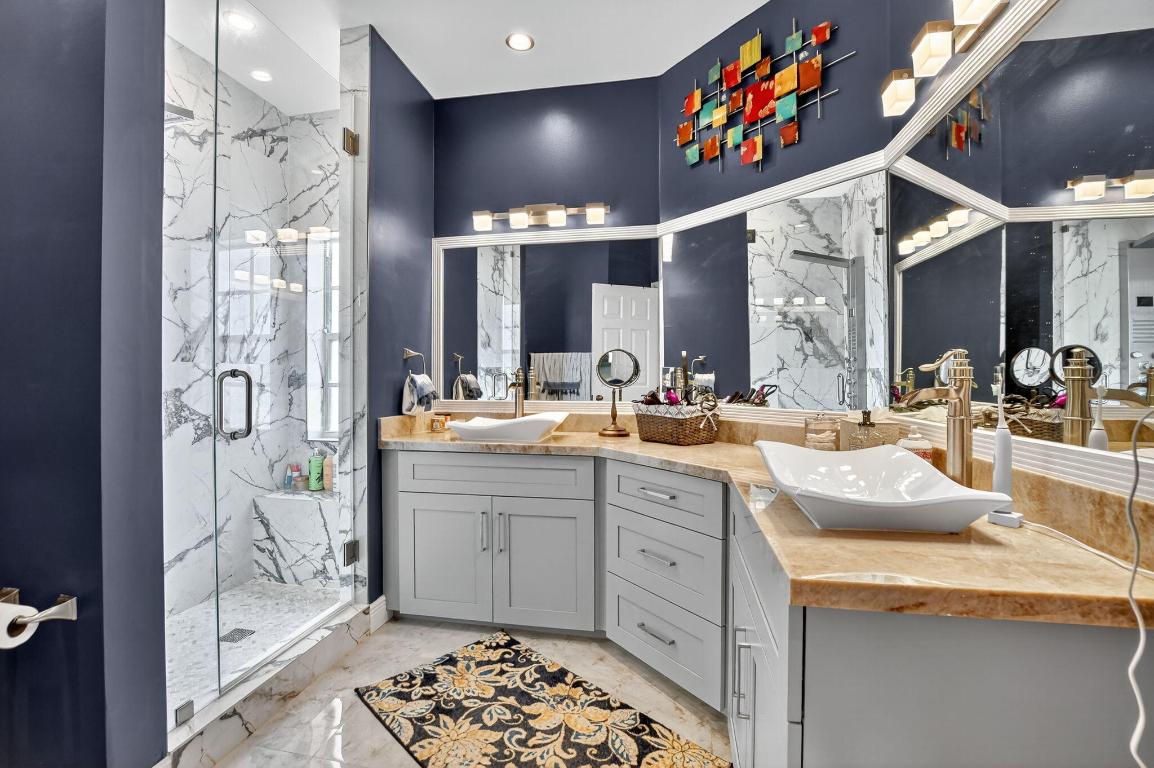 Villa San Remo Cond I and II filed 3-23-89 IN OR60 - Residential