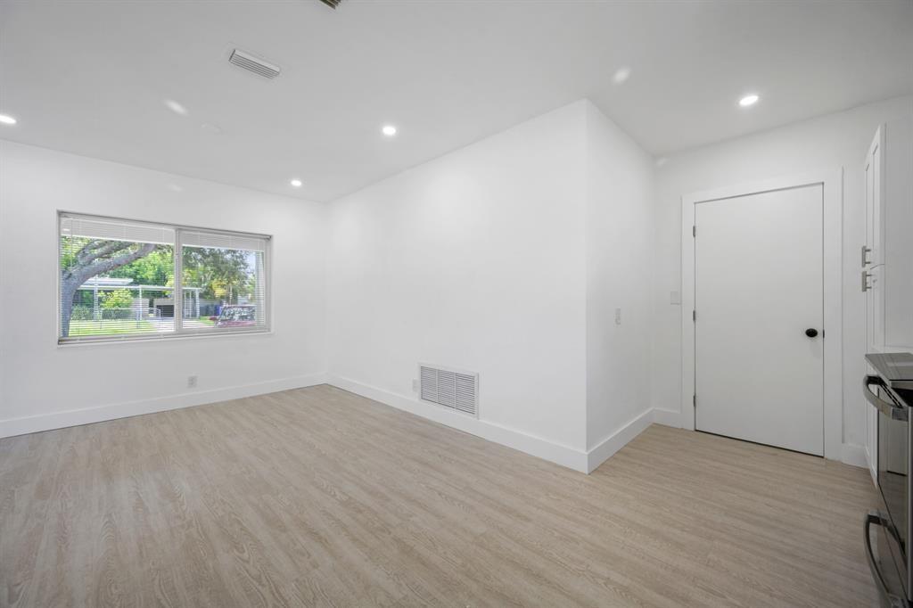 Hollywood Little Ranches - Residential Lease