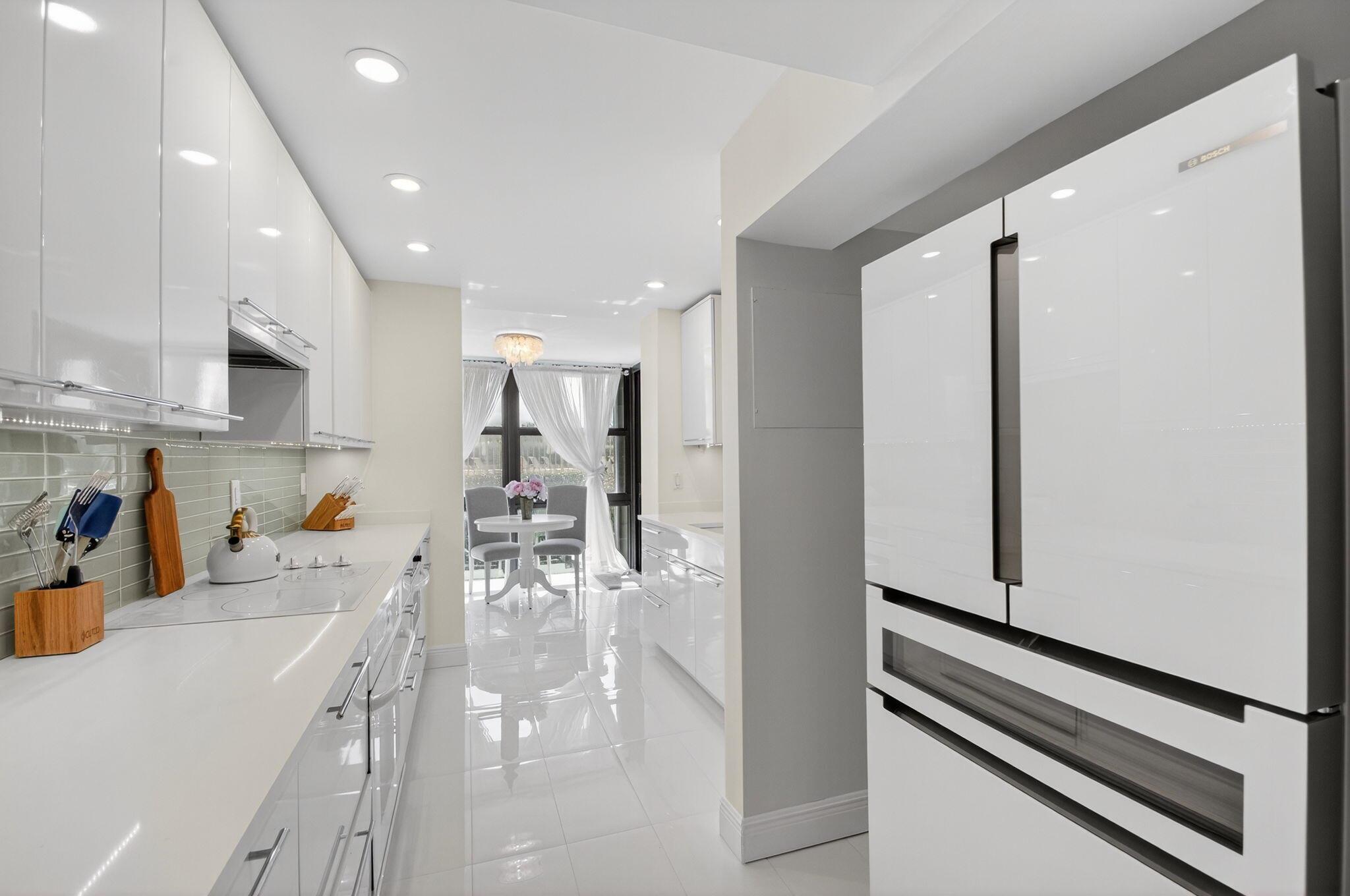 THIRTY TWO HUNDRED CONDO - Residential