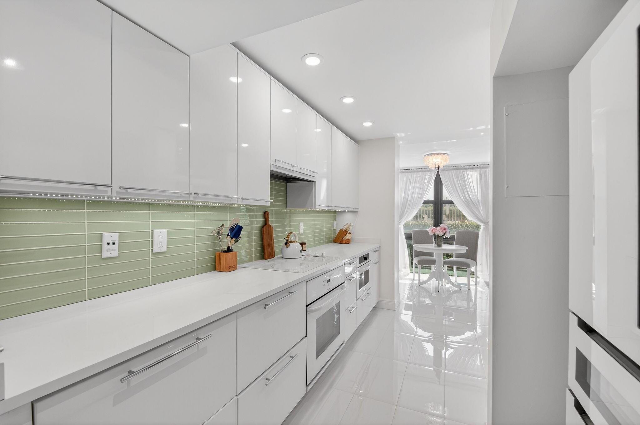 THIRTY TWO HUNDRED CONDO - Residential