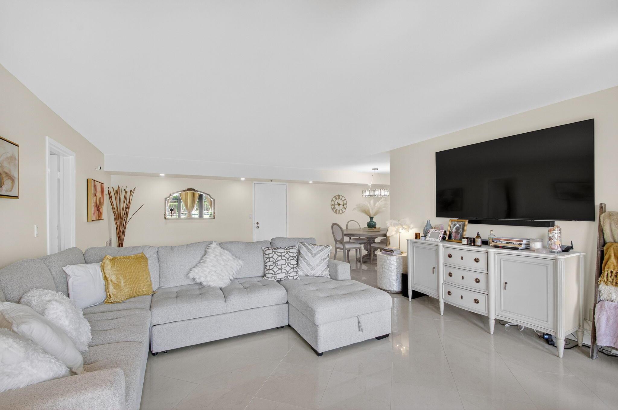 THIRTY TWO HUNDRED CONDO - Residential