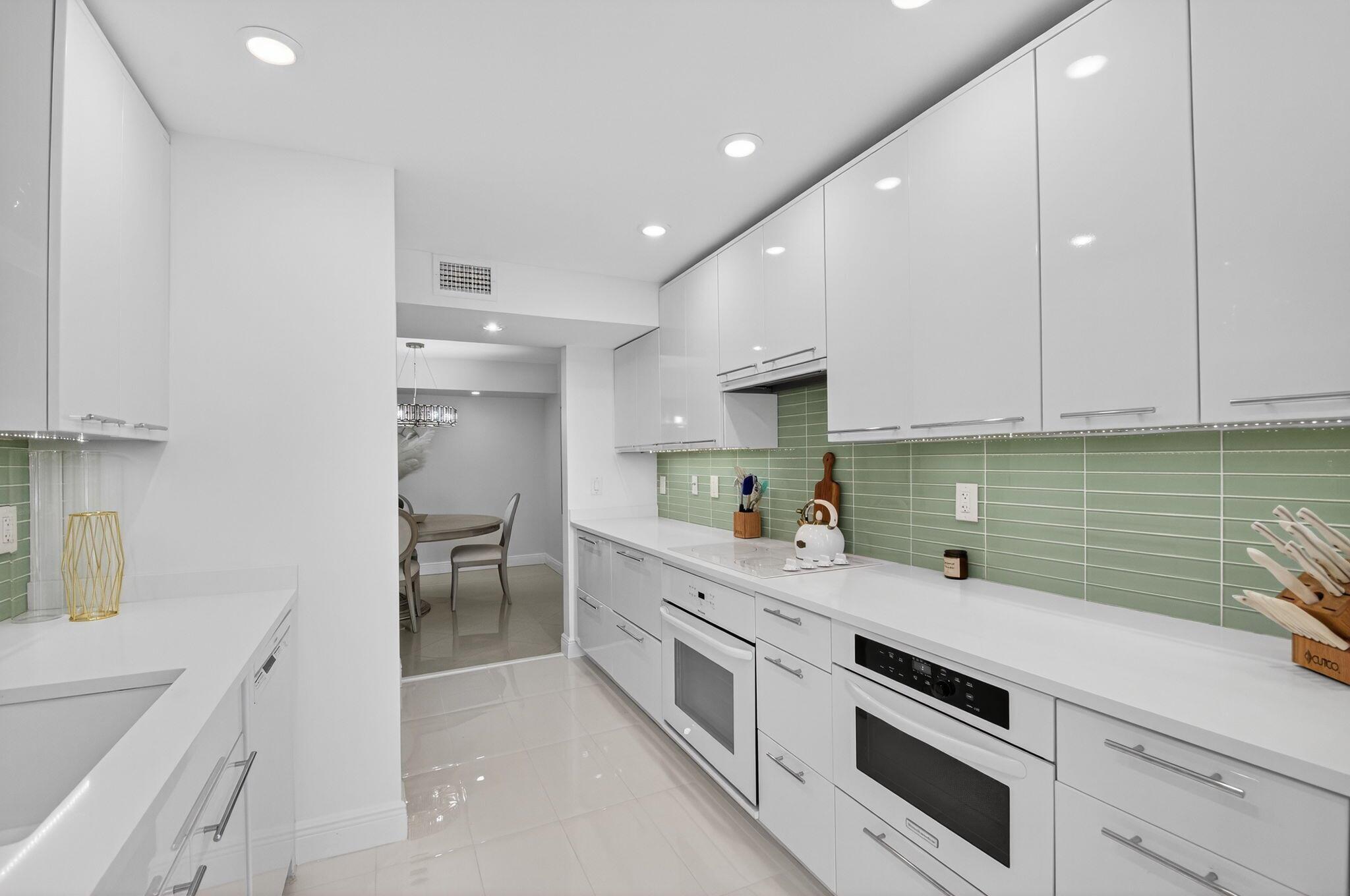 THIRTY TWO HUNDRED CONDO - Residential