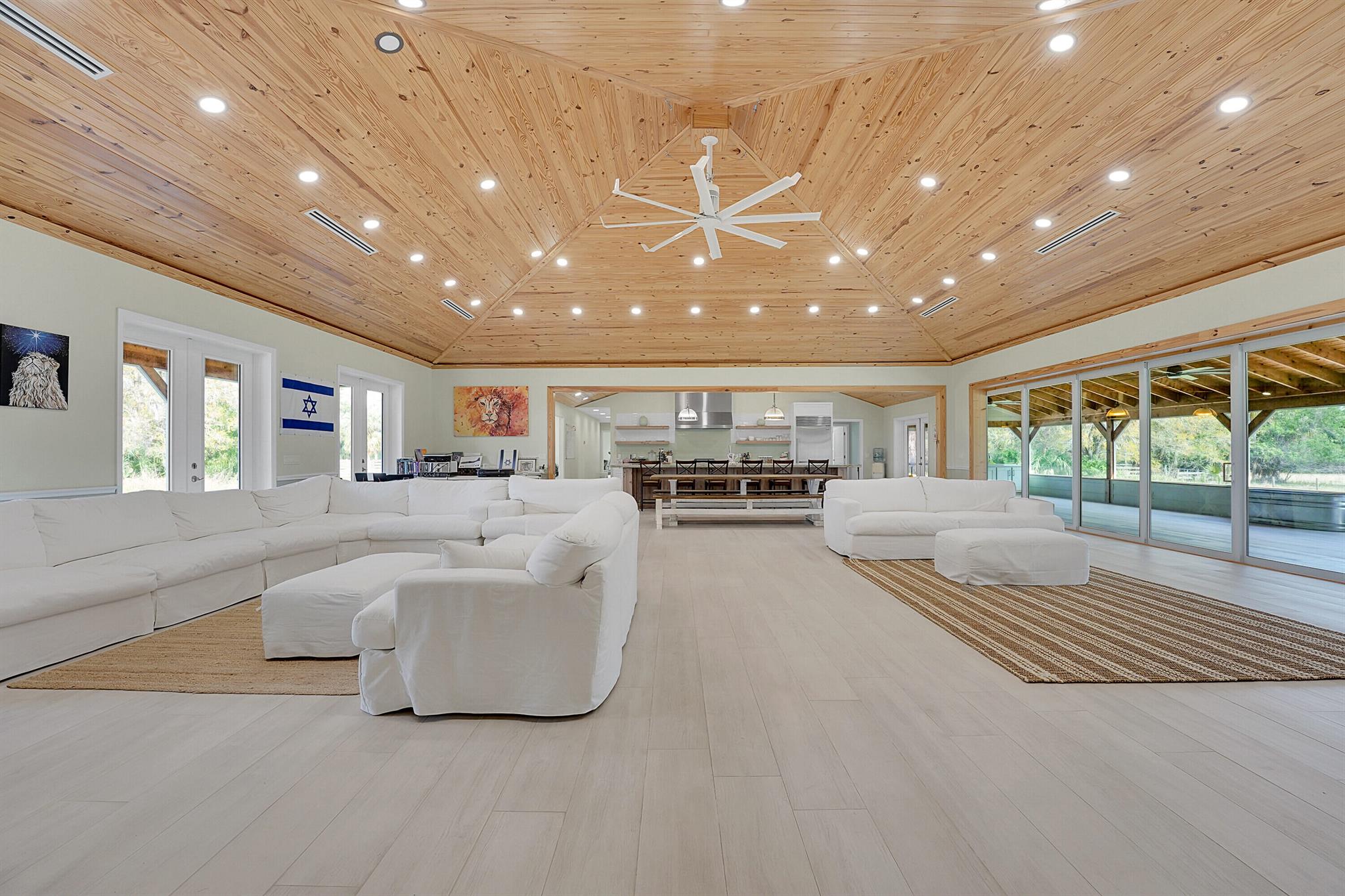 665000 Stuart Woods Ranch - Residential