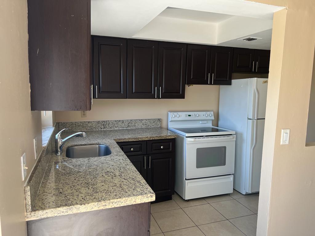 Lauderhill Manor 75-43 B - Residential Lease