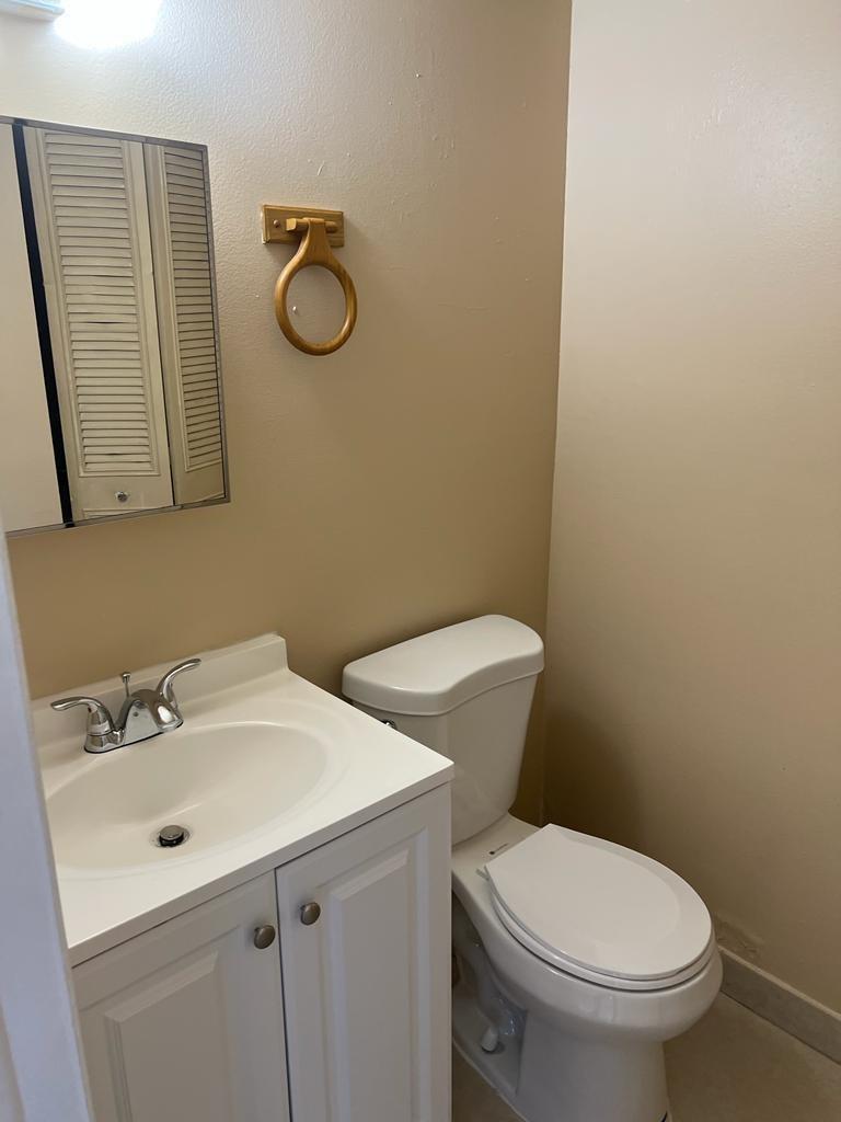 Lauderhill Manor 75-43 B - Residential Lease