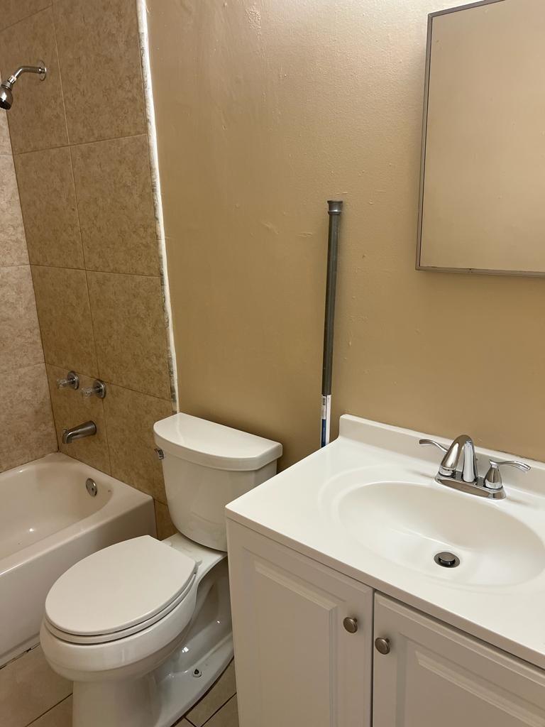 Lauderhill Manor 75-43 B - Residential Lease