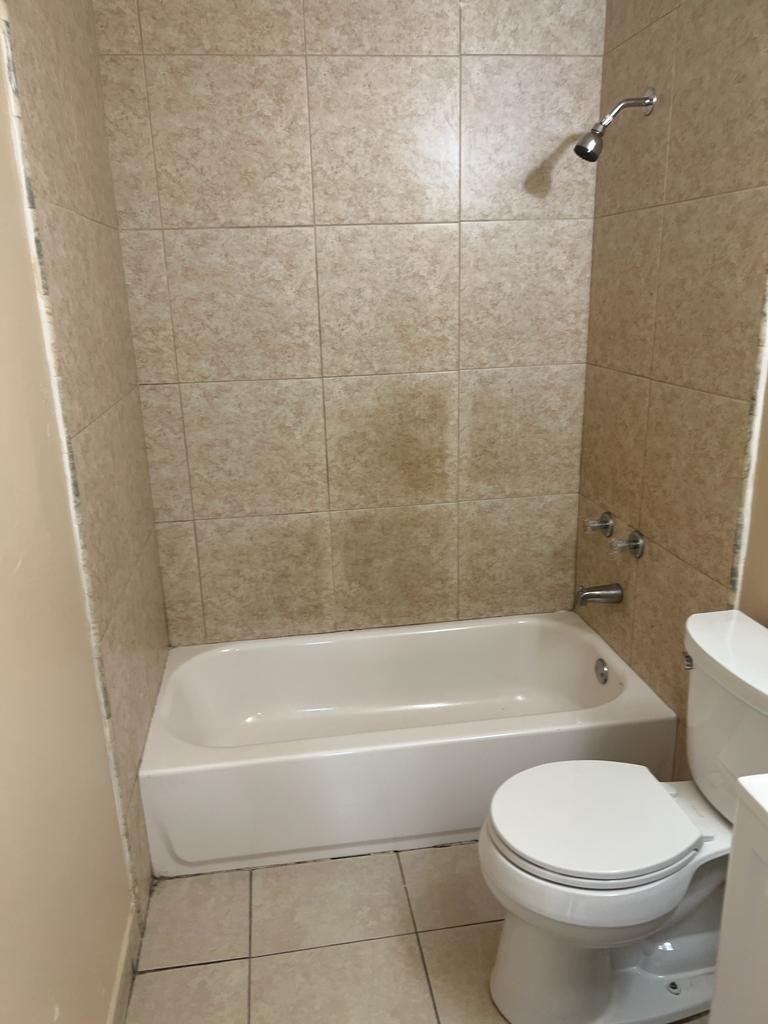 Lauderhill Manor 75-43 B - Residential Lease