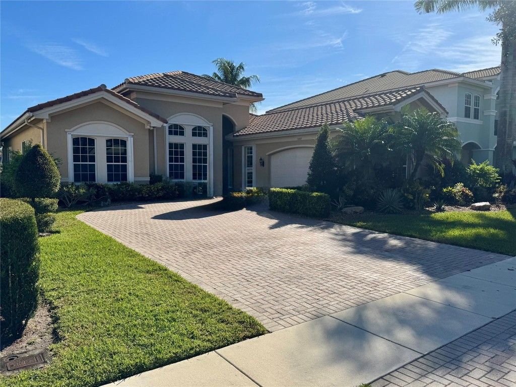 Photo of 11808 Foxbriar Lake Trail, Boynton Beach, FL 33473 (MLS # F10542619)