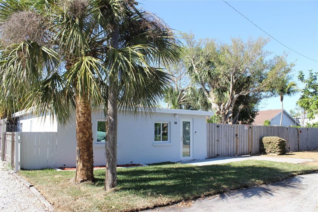 Photo of 522 SE 20th Court, Boynton Beach, FL 33435 (MLS # F10543254)