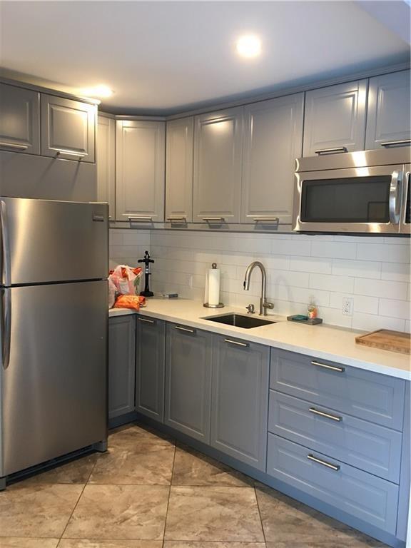 OAKLAND GROVE VILLAGE - Residential