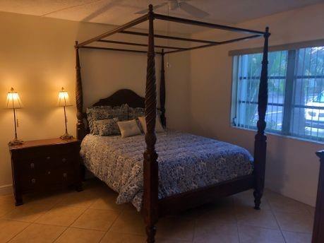 OAKLAND GROVE VILLAGE - Residential