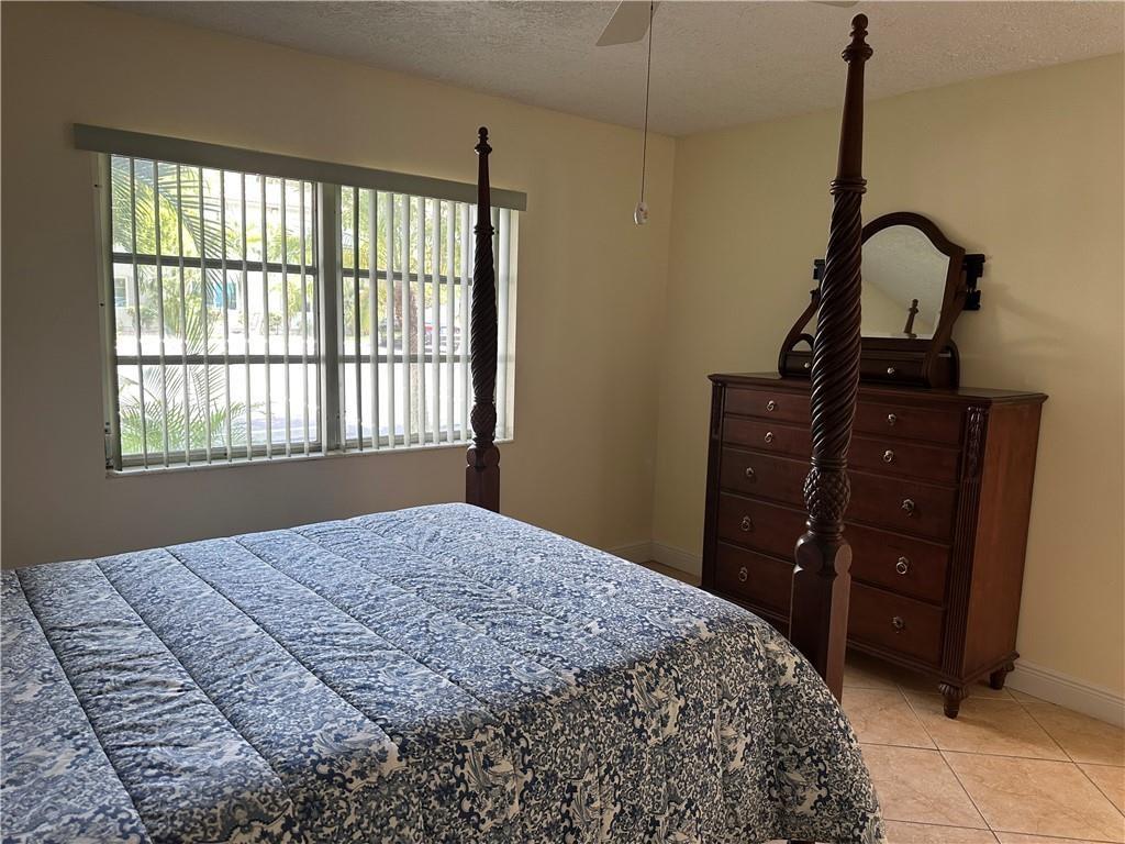 OAKLAND GROVE VILLAGE - Residential