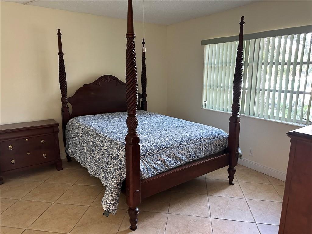 OAKLAND GROVE VILLAGE - Residential