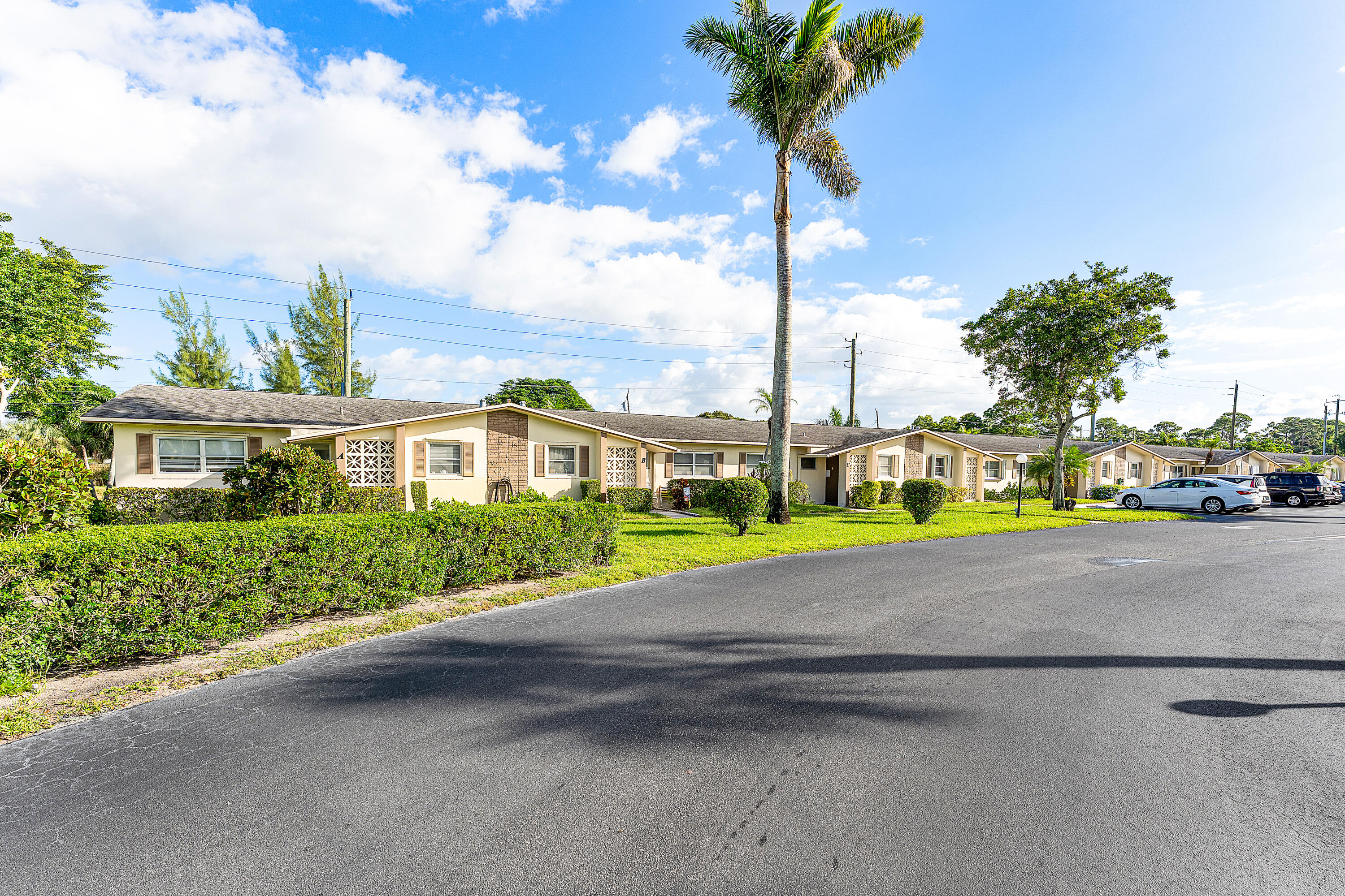 CRESTHAVEN VILLAS CONDO 3 - Residential