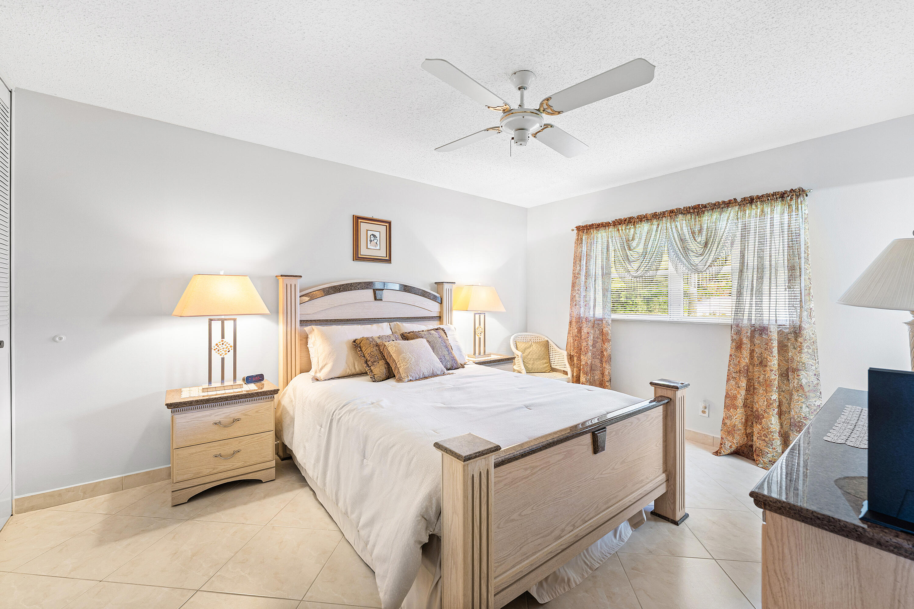 CRESTHAVEN VILLAS CONDO 3 - Residential