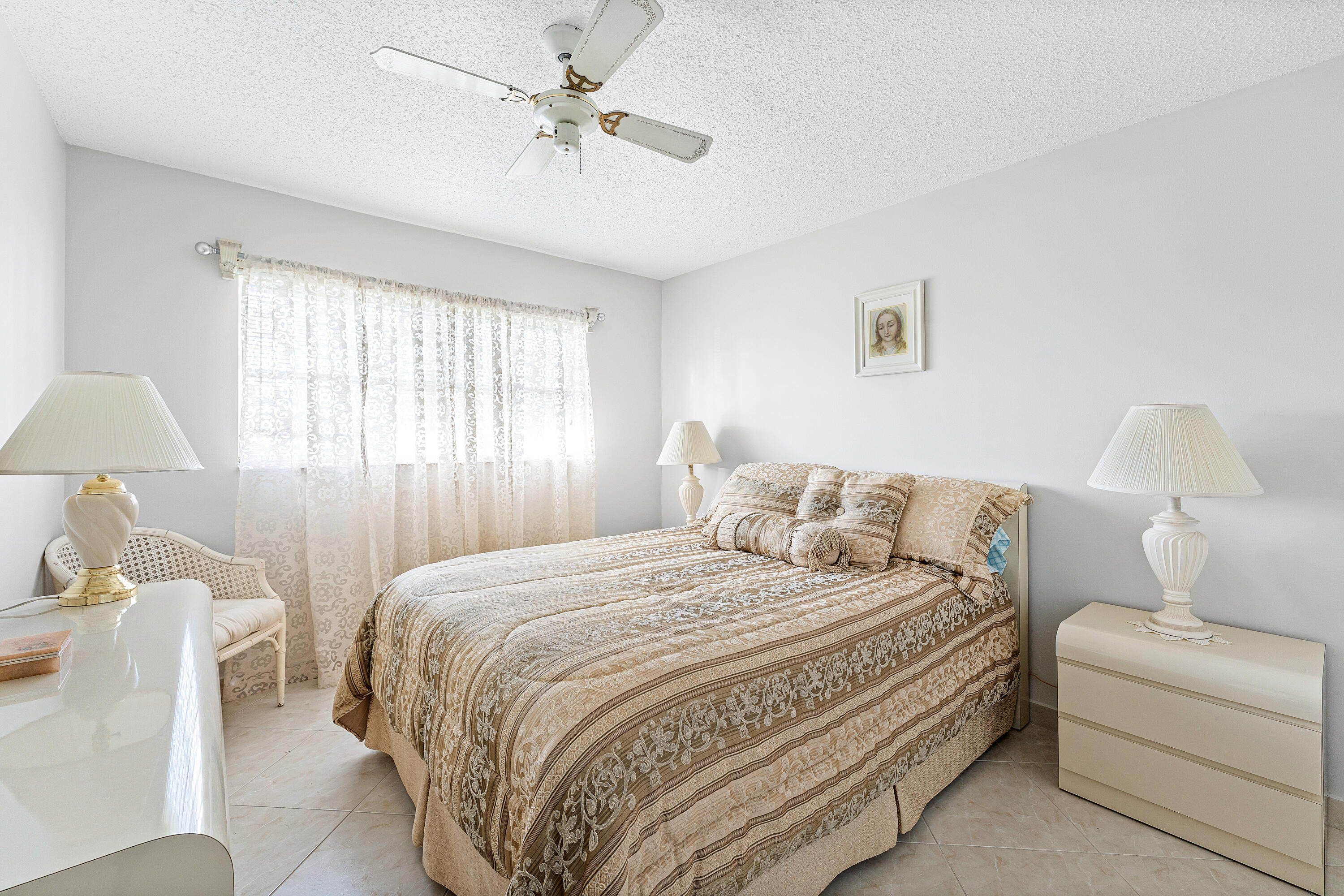 CRESTHAVEN VILLAS CONDO 3 - Residential