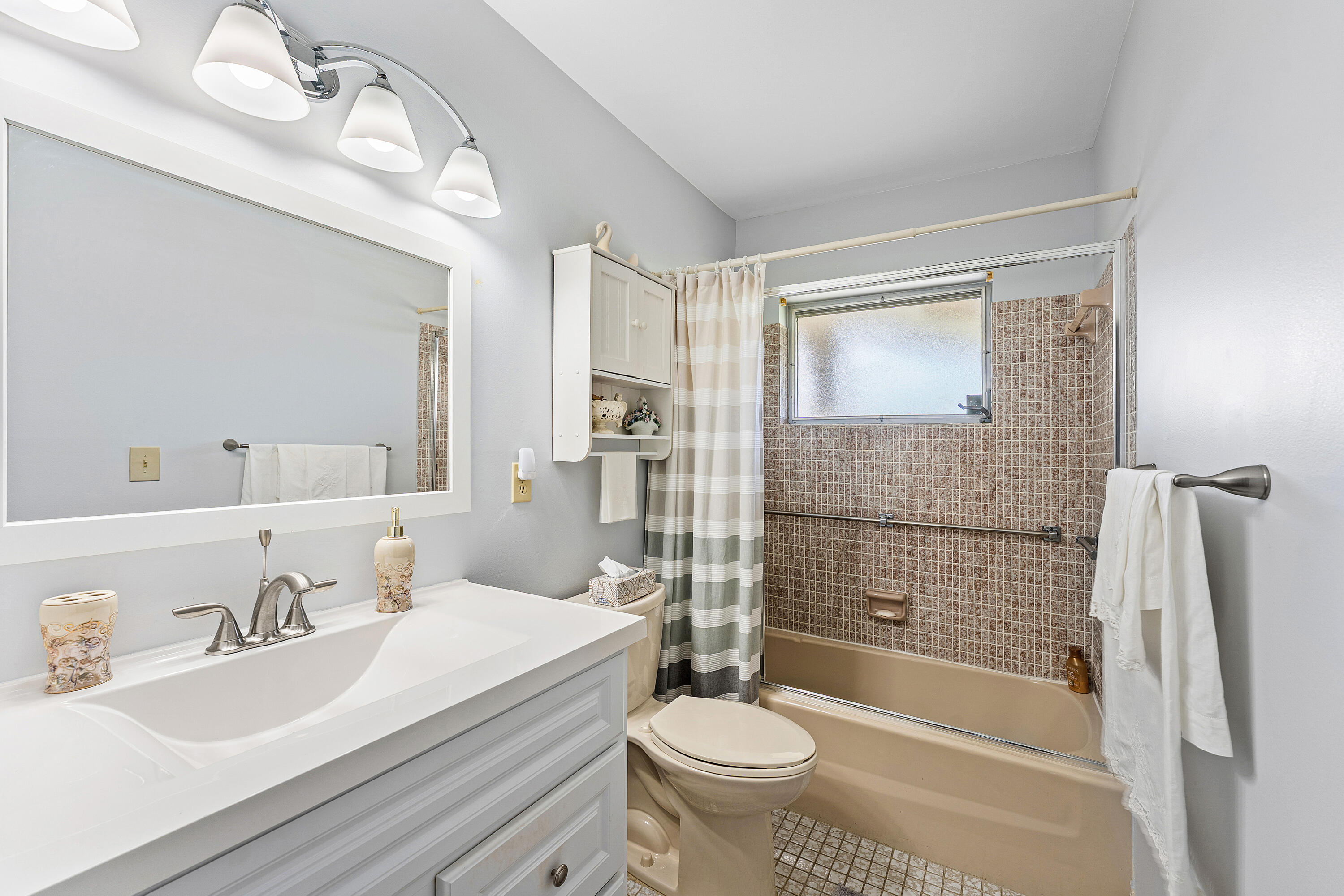 CRESTHAVEN VILLAS CONDO 3 - Residential