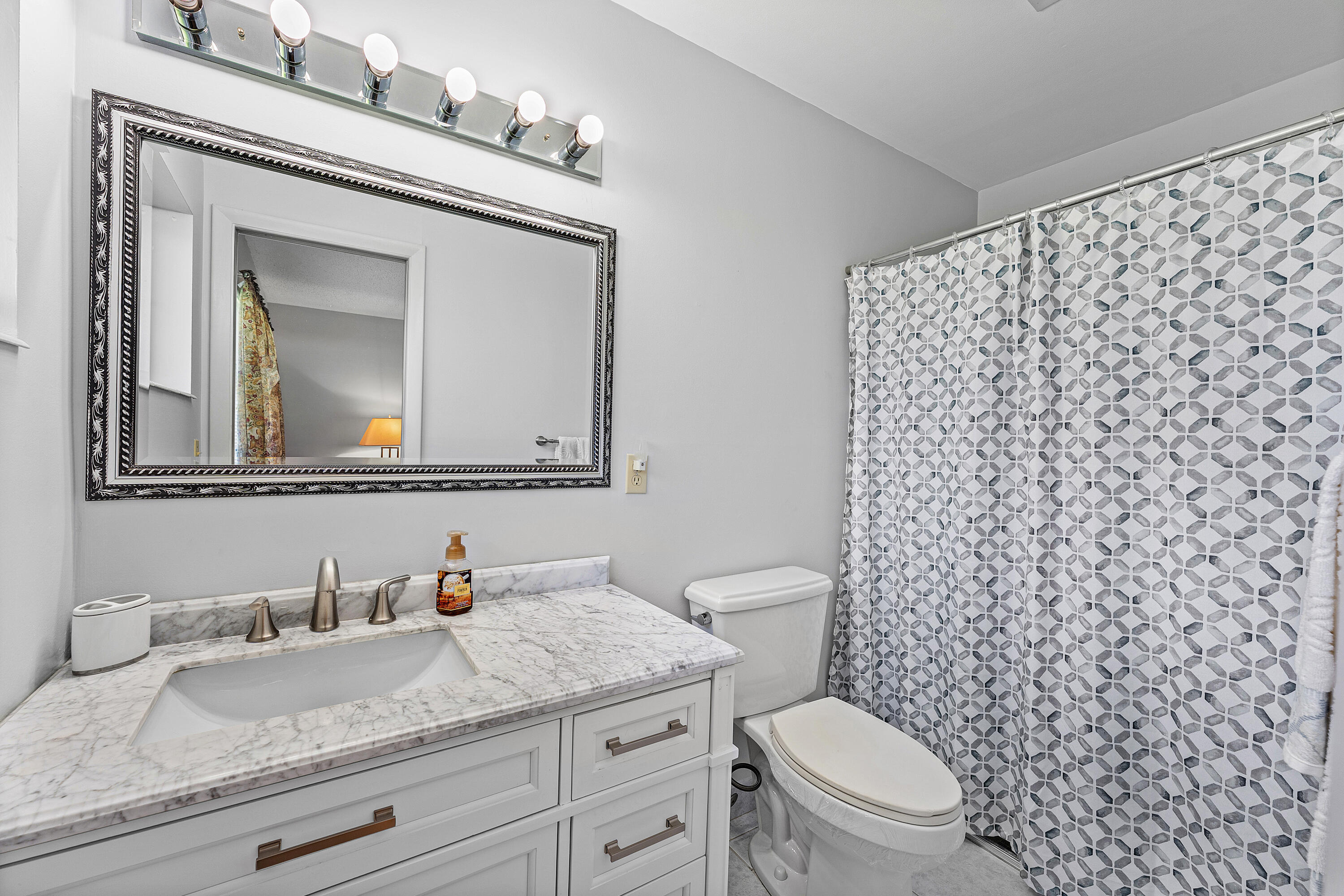 CRESTHAVEN VILLAS CONDO 3 - Residential