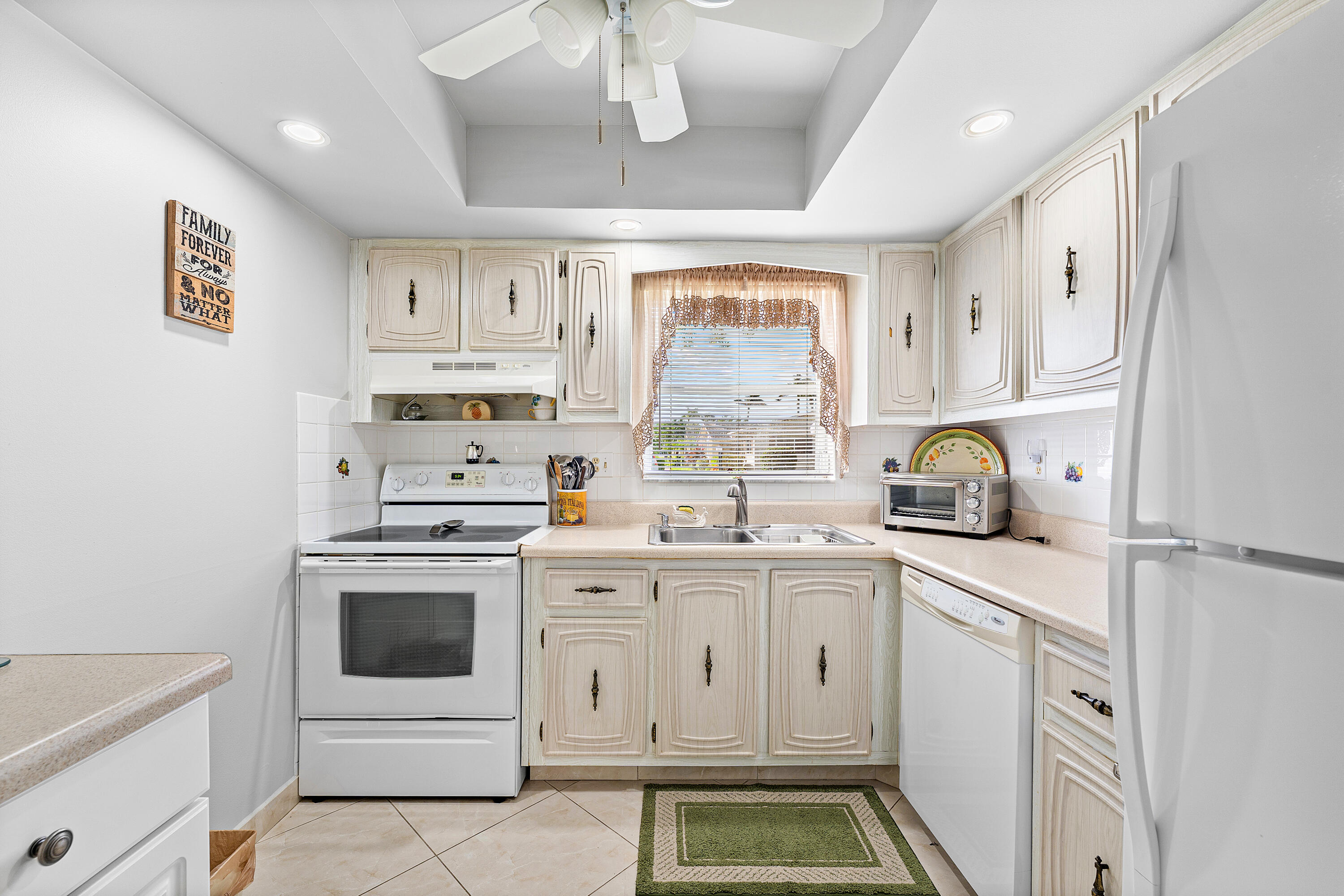 CRESTHAVEN VILLAS CONDO 3 - Residential