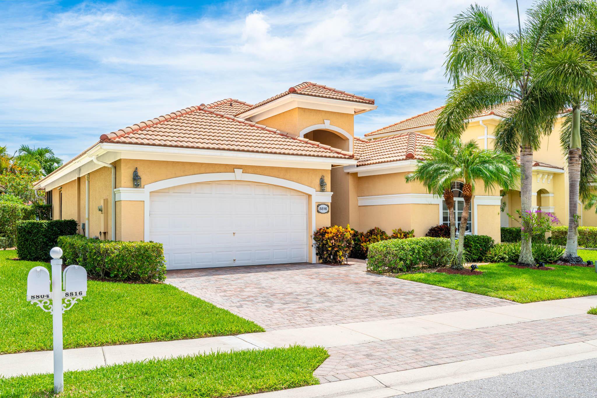 8816 S San Andros