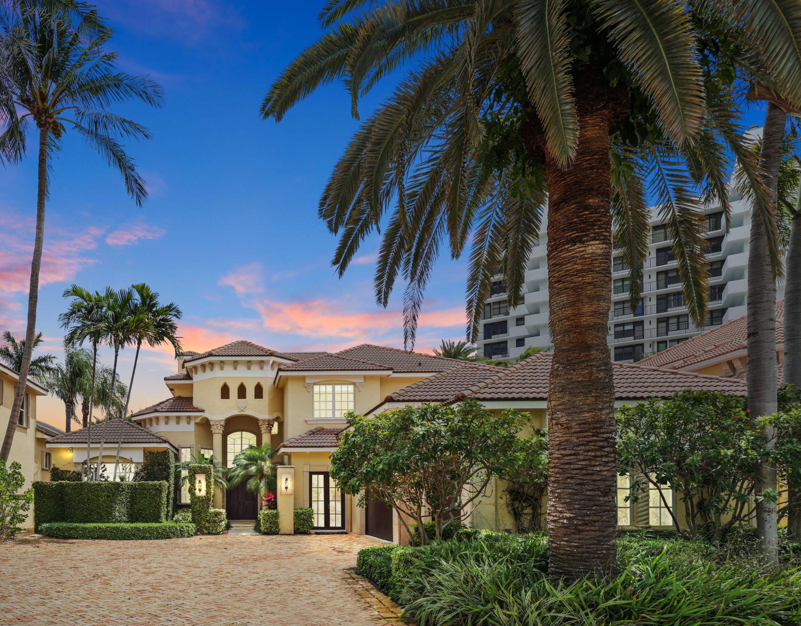1019 Grand Court