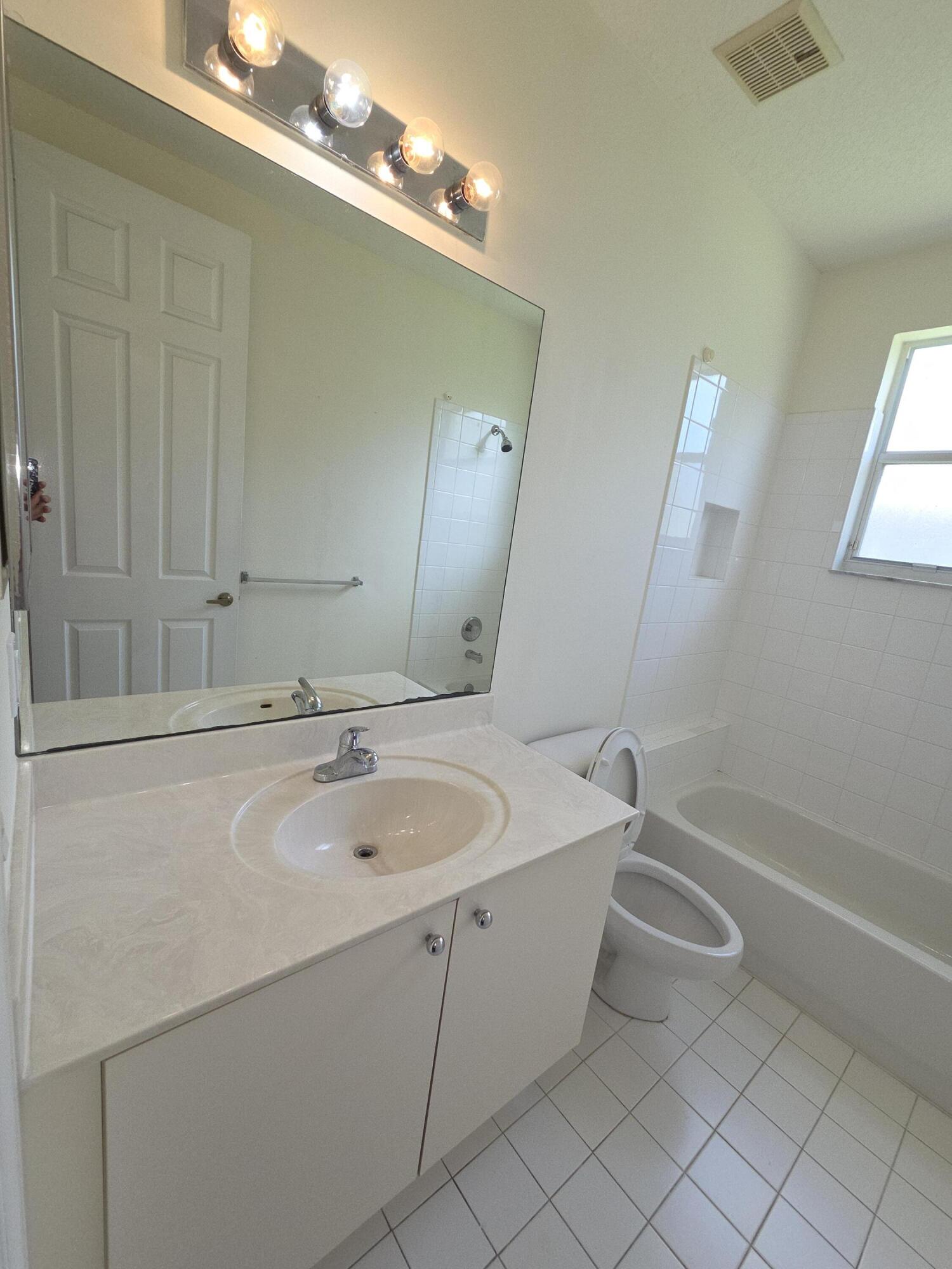 MADISON GREEN - ROYAL ESTATES - Residential